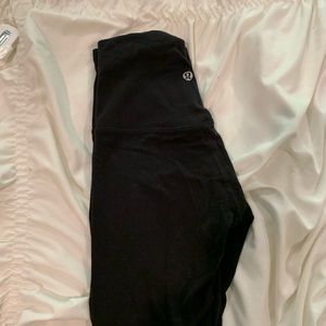 lululemon black leggings!!